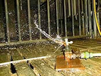 ein Rasensprenger im Stall